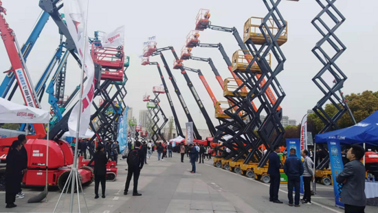 Aerial work platform: the market of extreme acceleration